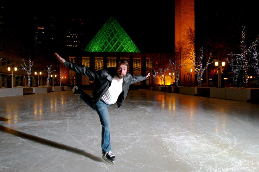 S’inspirant de la populaire tournée Stars on Ice (Étoiles sur glace), Jerry. Aulenbach a parcouru neuf villes dans six provinces pour présenter sa tournée Beards on Ice : Skating for Shelter.